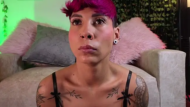 MiaMorgan  online show from 8, 11, 2025