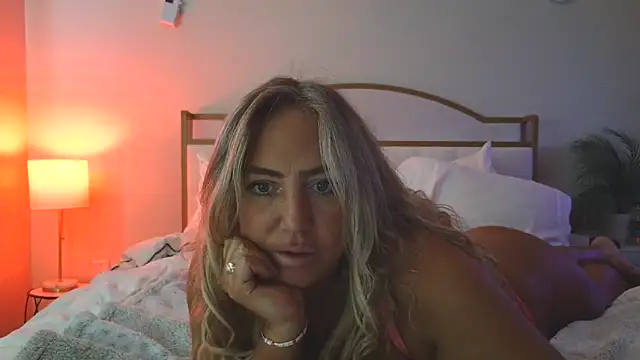 Snapshot of sunshinekisses chatting on 16, 6, 2026 sunshinekisses online show from 16, 6, 2026