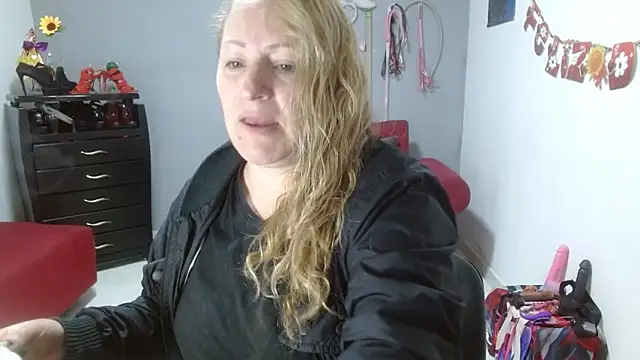 emperabigbootybigass online show from 12, 3, 2025