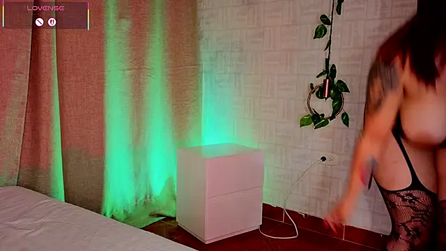 mia bonneett online show from 3, 2, 2026