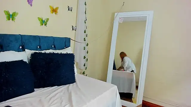 cristalwalker   online show from 14, 10, 2025