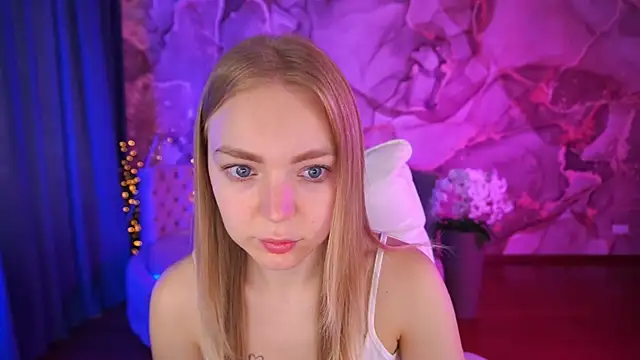 Snapshot of EmilySunshineS chatting on 11, 9, 2025 EmilySunshineS online show from 11, 9, 2025