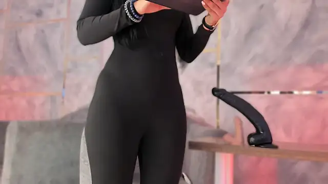 Ellaochoa online show from 15, 12, 2025