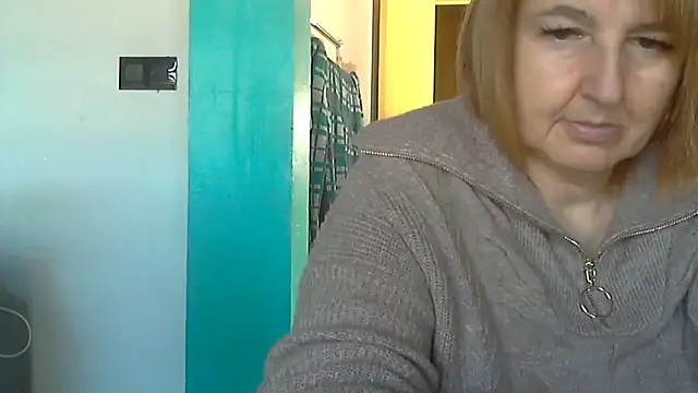 Snapshot of Sandcoq chatting on 13, 10, 2025 Sandcoq online show from 13, 10, 2025