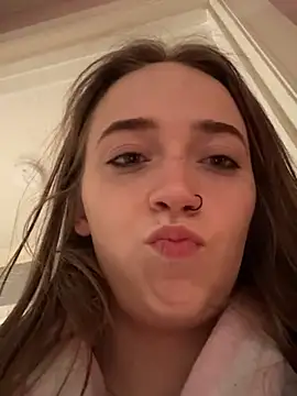 Maxinebabyyy online show from 1, 3, 2025