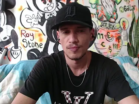 roystonee01 online show from 16, 9, 2025