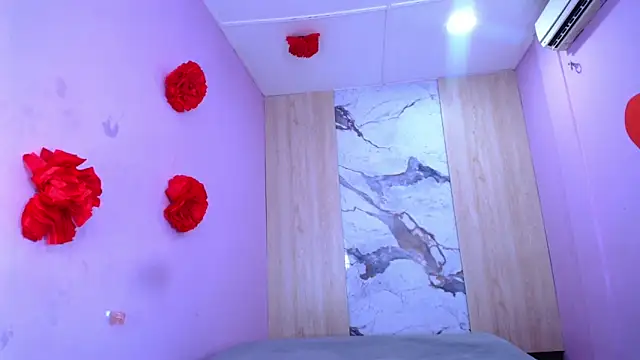 Charlotte Love10 online show from 22, 2, 2025