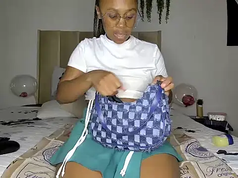 Pearl 00 online show from 20, 3, 2025