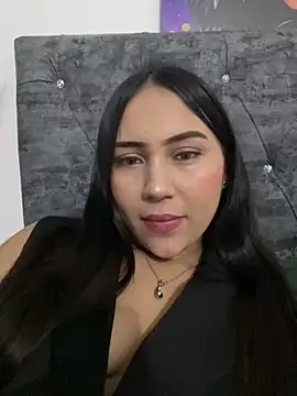 Snapshot of YuliiCamm chatting on 1, 2, 2025 YuliiCamm online show from 1, 2, 2025