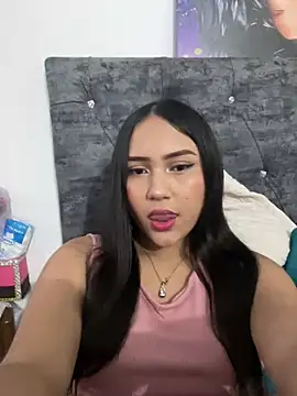 Snapshot of YuliiCamm chatting on 5, 2, 2025 YuliiCamm online show from 5, 2, 2025
