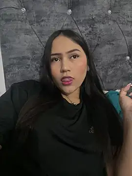 Snapshot of YuliiCamm chatting on 5, 3, 2025 YuliiCamm online show from 5, 3, 2025