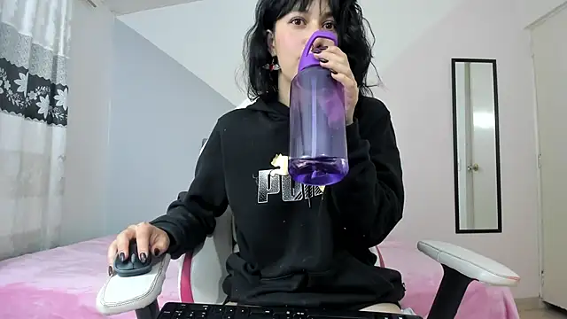 Camcrush   online show from 3, 3, 2025