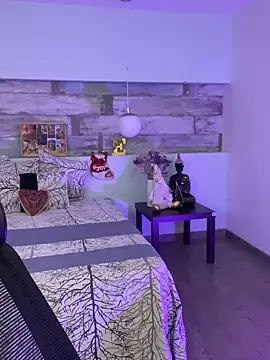 Alisha-Bond online show from 8, 12, 2024