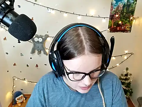 Snapshot of DivaMarisa chatting on 23, 12, 2024 DivaMarisa online show from 23, 12, 2024