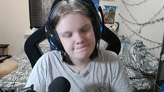 Snapshot of DivaMarisa chatting on 12, 3, 2025 DivaMarisa online show from 12, 3, 2025