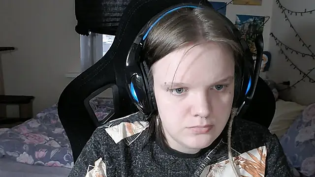 Snapshot of DivaMarisa chatting on 16, 3, 2025 DivaMarisa online show from 16, 3, 2025