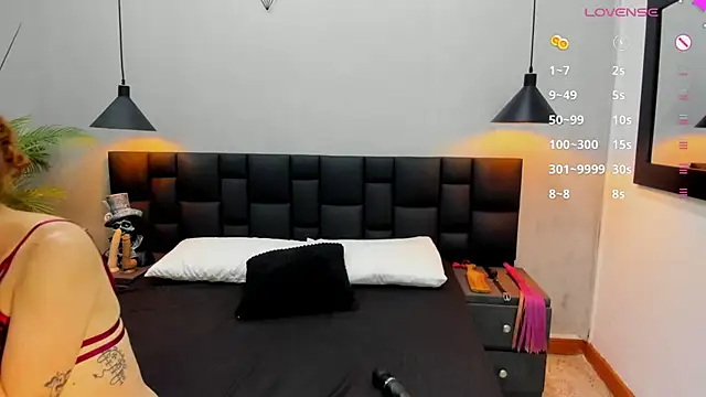 Sccarlett Johnnson online show from 14, 9, 2025