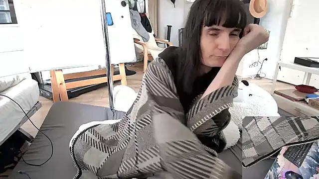 Snapshot of CeriseLapine chatting on 4, 2, 2026 CeriseLapine online show from 4, 2, 2026