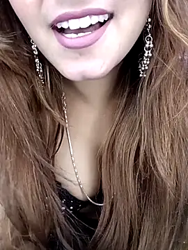 Diamond queeen online show from 8, 11, 2025