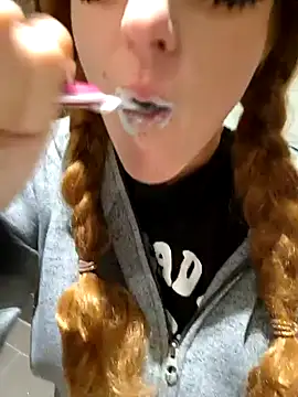 Hexe12346 online show from 8, 11, 2025