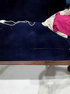 kaveerpooja947 online show from 18, 4, 2026