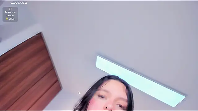 Bella-hadiid online show from 8, 2, 2025