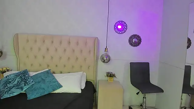 scarleett brown  online show from 26, 9, 2025