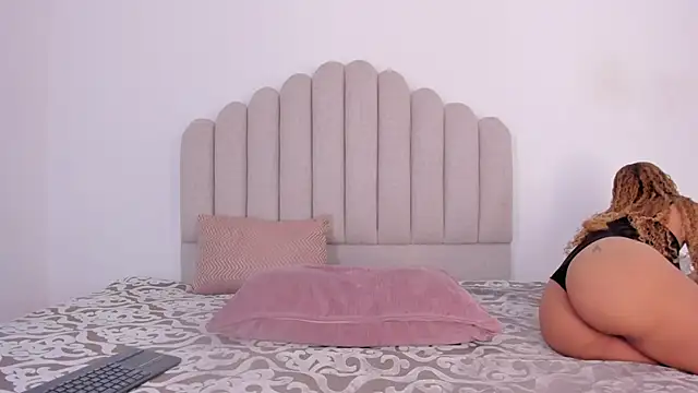 Nikki Angel  online show from 23, 1, 2025