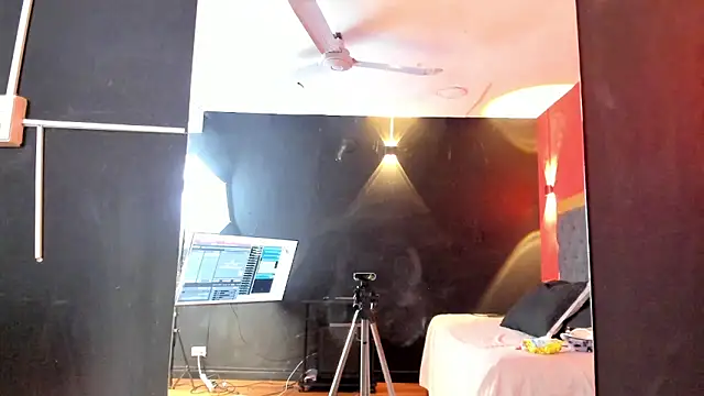 YayaHilton online show from 27, 3, 2026