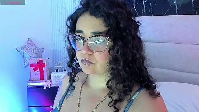 Snapshot of Reginavegaa chatting on 18, 5, 2026 Reginavegaa online show from 18, 5, 2026