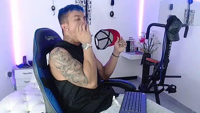 Leonard Price online show from 4, 3, 2025