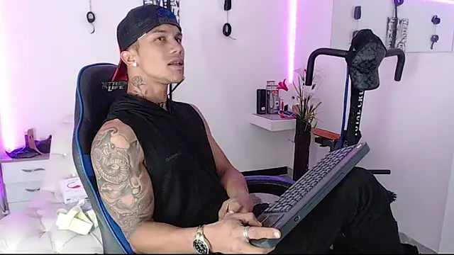 Leonard Price online show from 6, 3, 2025