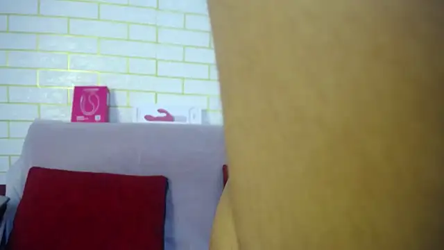 Snapshot of ricura_mily chatting on 28, 10, 2025 ricura mily online show from 28, 10, 2025