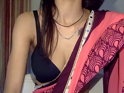 MAAYRA 09 online show from 30, 10, 2025