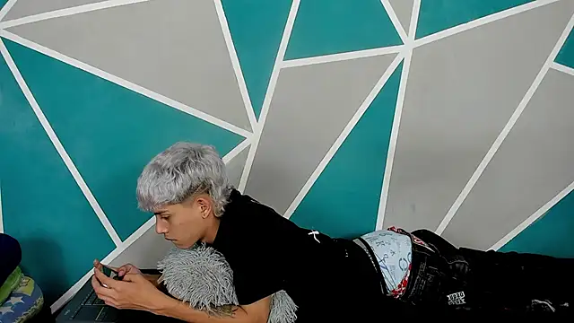 Snapshot of migueyalejo_teens chatting on 4, 11, 2025 migueyalejo teens online show from 4, 11, 2025