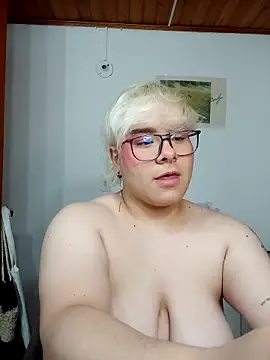 Snapshot of amalia_love chatting on 9, 10, 2025 amalia love online show from 9, 10, 2025