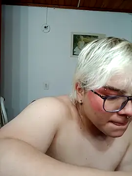 Snapshot of amalia_love chatting on 16, 10, 2025 amalia love online show from 16, 10, 2025