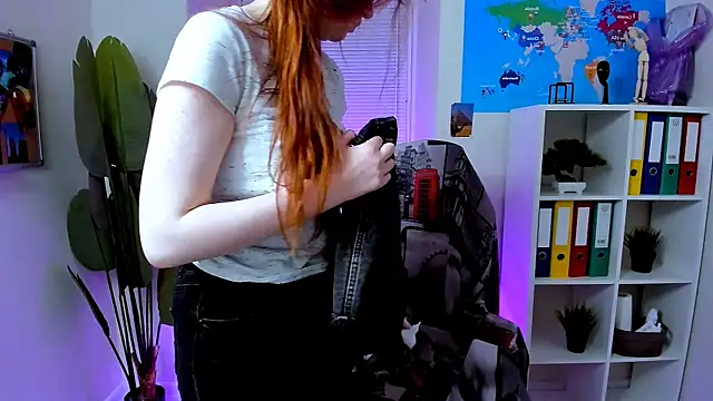 CarolGiggly online show from 8, 10, 2025