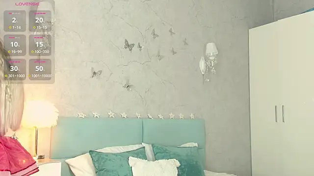 Snapshot of LianaCruz__ chatting on 27, 12, 2024 LianaCruz online show from 27, 12, 2024