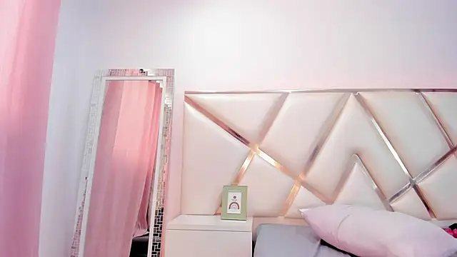 Snapshot of Tiffanymiller00 chatting on 19, 12, 2024 Tiffanymiller00 online show from 19, 12, 2024