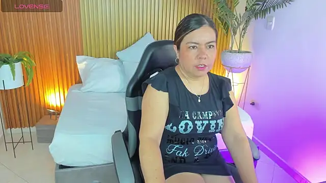 Snapshot of nahia_13 chatting on 2, 5, 2026 nahia 13 online show from 2, 5, 2026