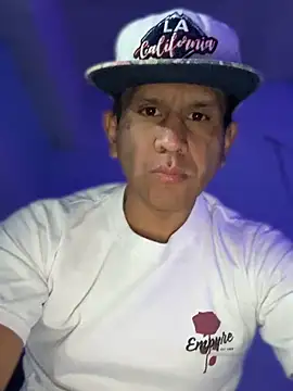 Snapshot of oiram27 chatting on 3, 5, 2026 oiram27 online show from 3, 5, 2026