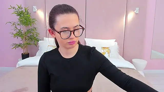 milaleoneli online show from 3, 2, 2025