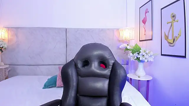 naomiii   online show from 28, 11, 2025