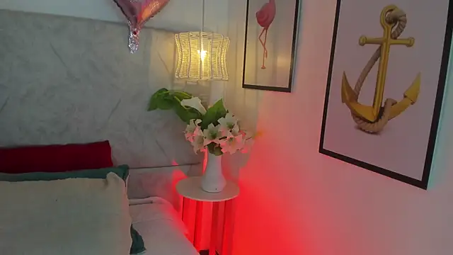 naomiii   online show from 6, 4, 2026