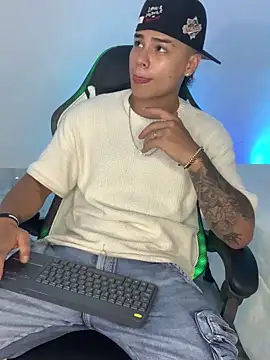 SantiagoReyesFtt online show from 11, 3, 2025