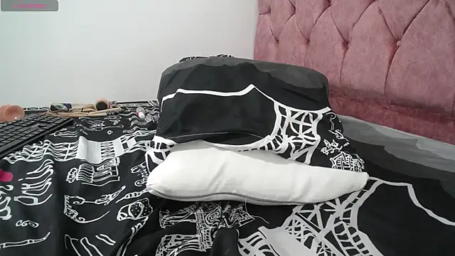 AMBER LOVE22 online show from 4, 1, 2025