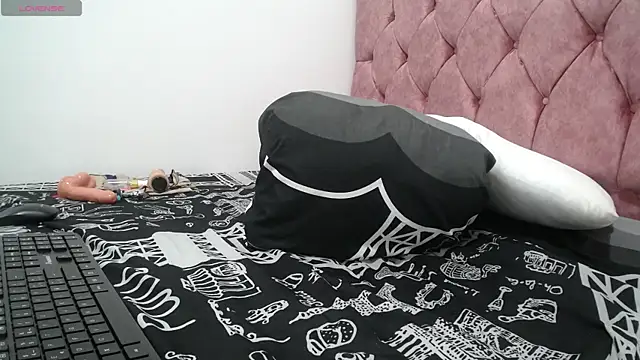 AMBER LOVE22 online show from 6, 1, 2025