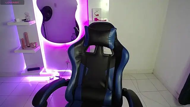 AMBER LOVE22 online show from 4, 10, 2025