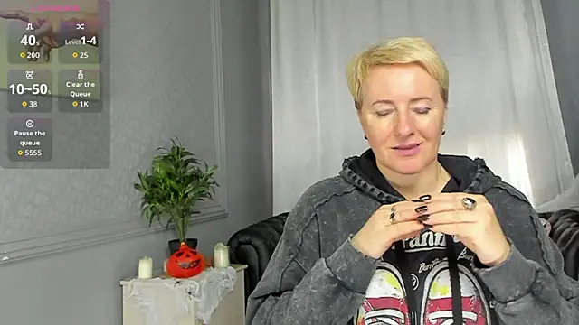 Nika Smit online show from 31, 10, 2025